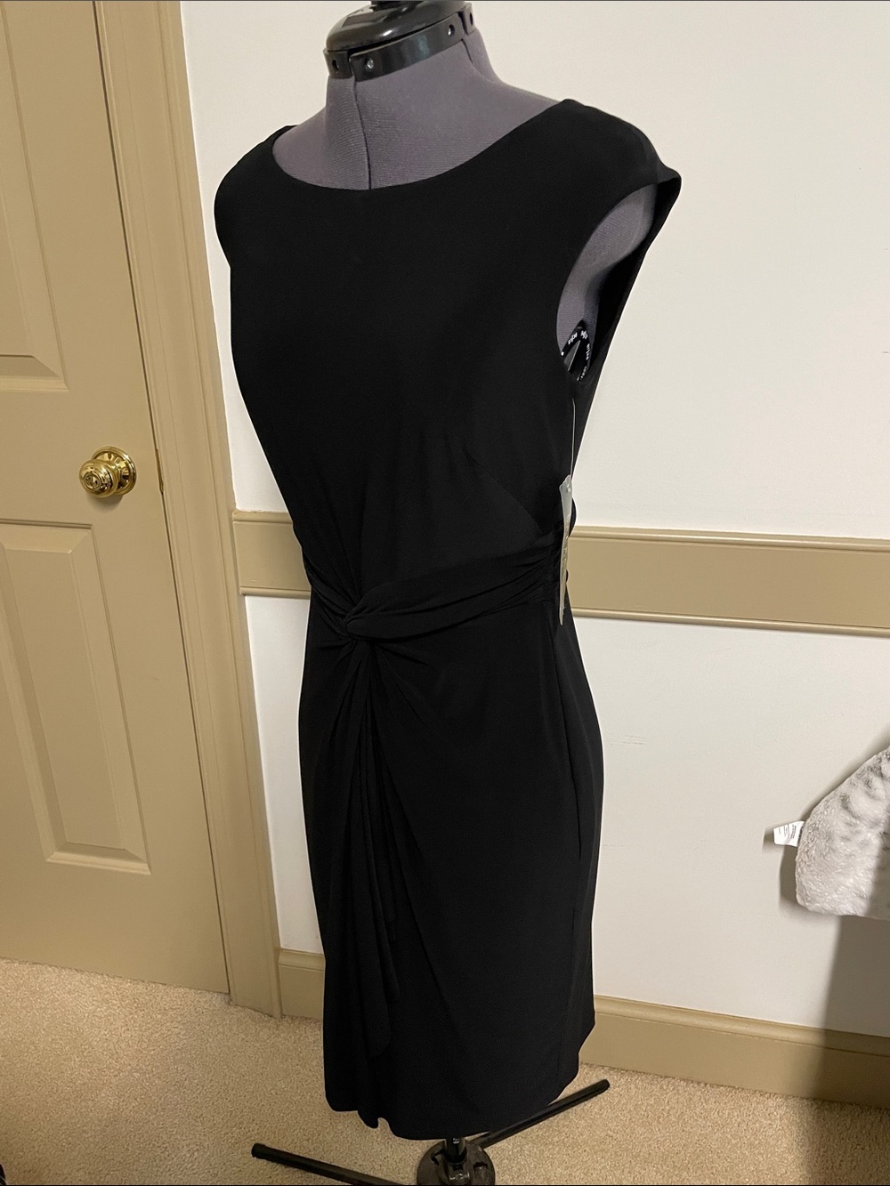 Elegant Ralph Lauren Black Twist-Front Sheath Dress - Women - size 4